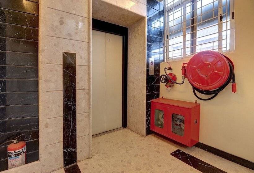 ホテル Genx By Oyo Rooms