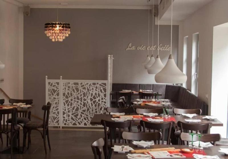 فندق La Flamme Wertheim Garni