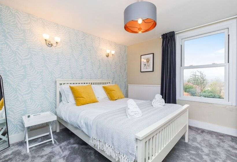 فندق Morleys Rooms   Located In The Heart Of Hurstpierpoint By Huluki Sussex Stays