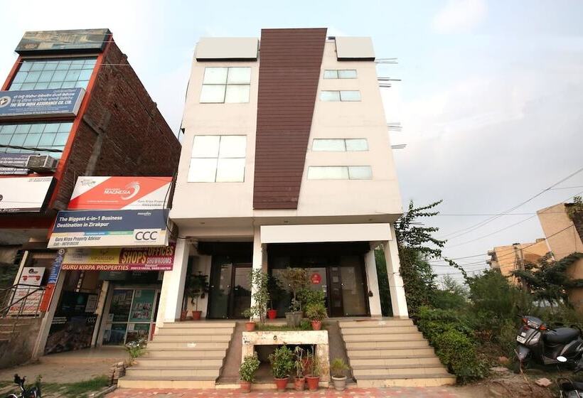 فندق Oak By Oyo Rooms