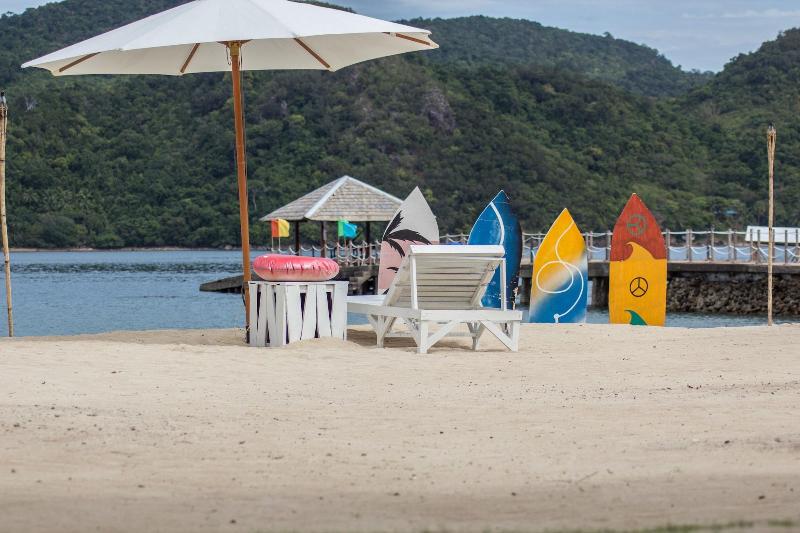 בית מלון כפרי Pangulatan Beach Resort