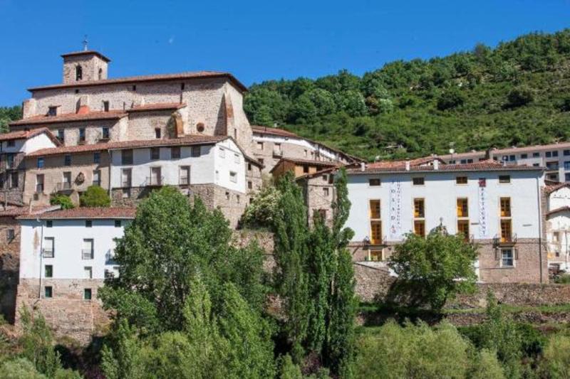 هتل Posada Hoyos De Iregua