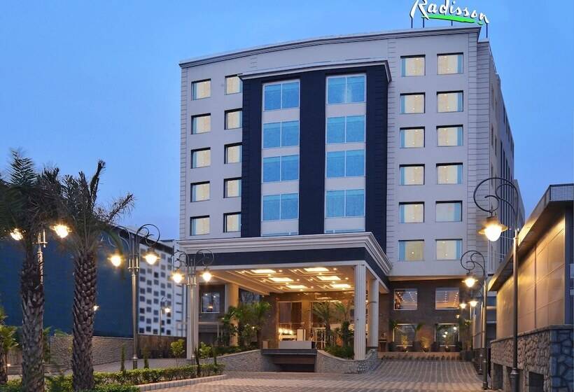 هتل Radisson Chandigarh Zirakpur