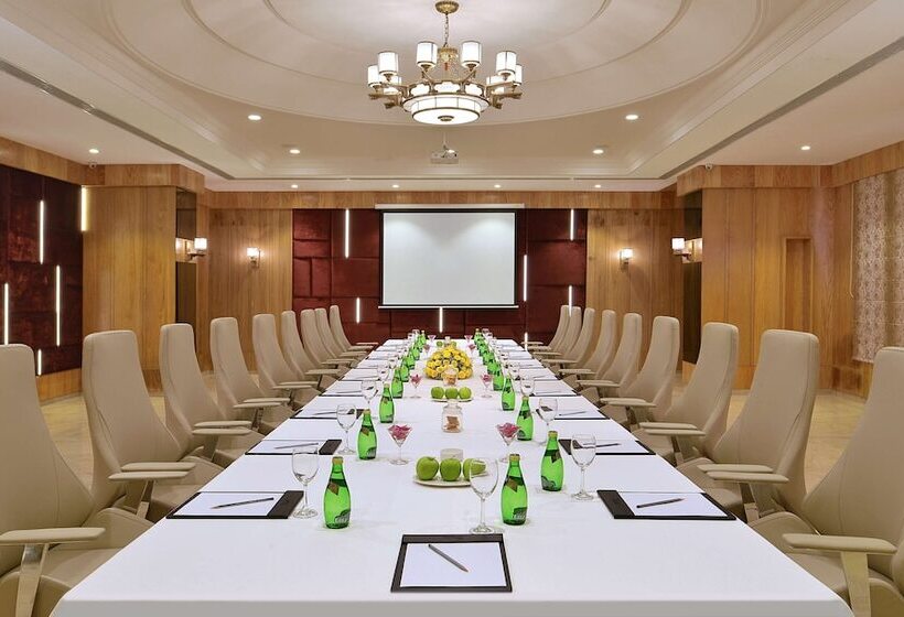 هتل Radisson Chandigarh Zirakpur