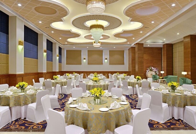 هتل Radisson Chandigarh Zirakpur