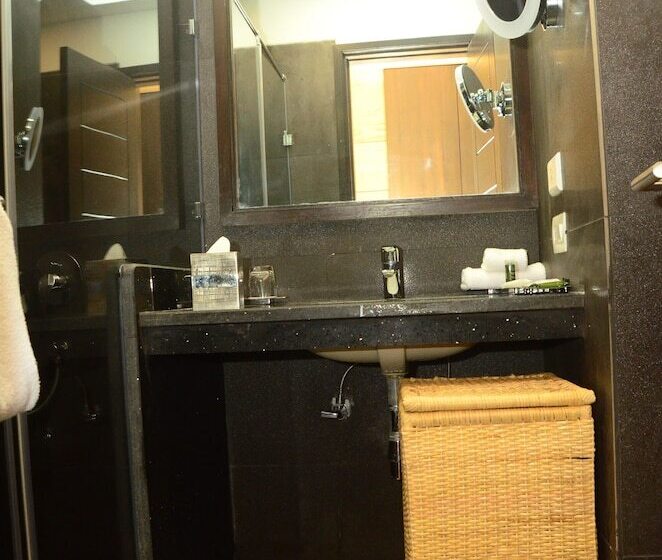 هتل Radisson Chandigarh Zirakpur