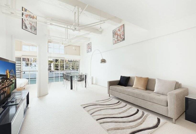 Waterfront Apt. On Sydney Harbour H390