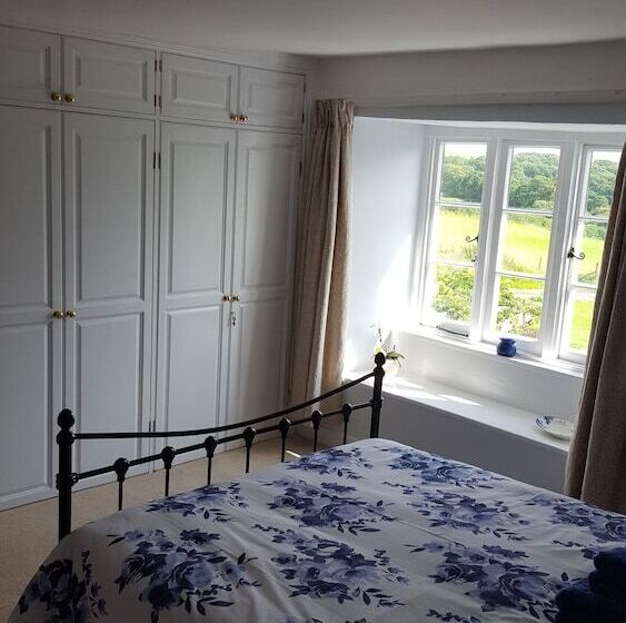 مبيت وإفطار Lowerfield House
