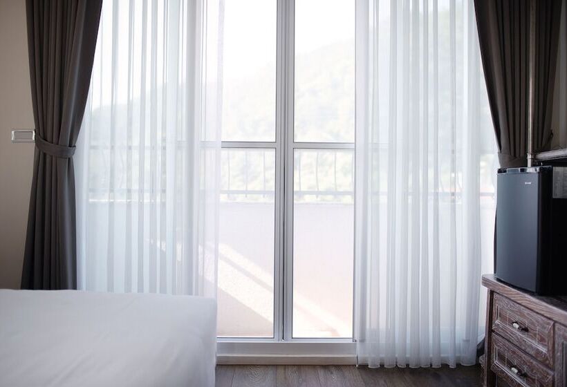 تختخواب و صبحانه R&j Guesthouse