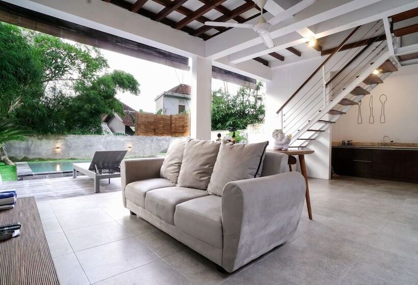 تختخواب و صبحانه The Lumbung Wood Villa