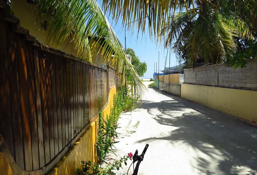 تختخواب و صبحانه The Sunrise Huraa