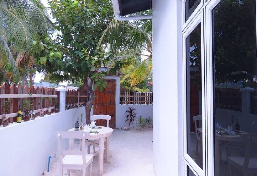 تختخواب و صبحانه The Sunrise Huraa