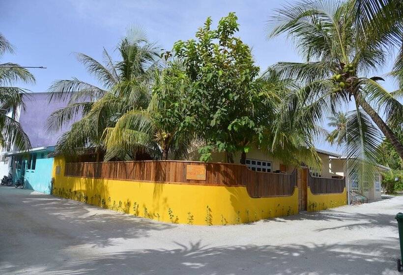 تختخواب و صبحانه The Sunrise Huraa