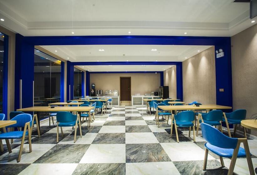 Fun Loving Theme Hotel Of Tengchong