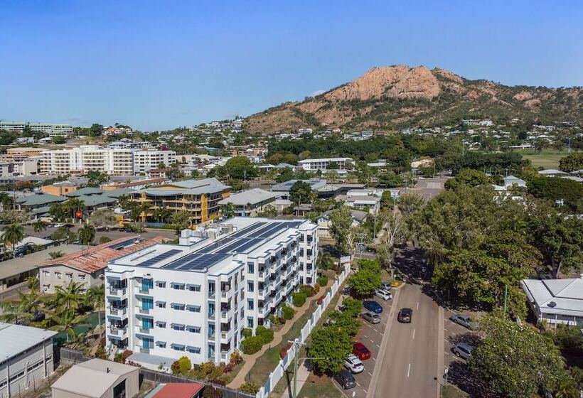 פונדק Madison Ocean Breeze Apartments