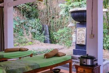 مسافرخانه Puri Sunny Camping