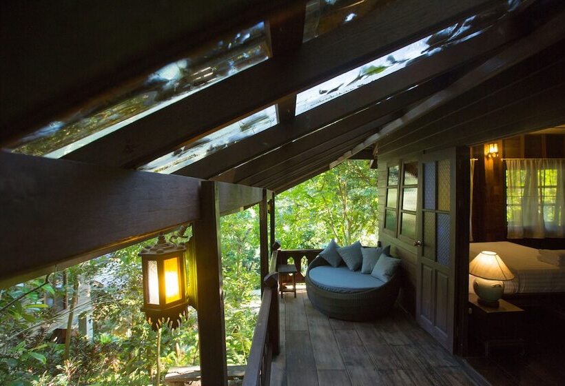 Отель Baan Suphanbhum Teddu Inn Maekampong