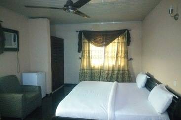 هتل Dam Syl Suites