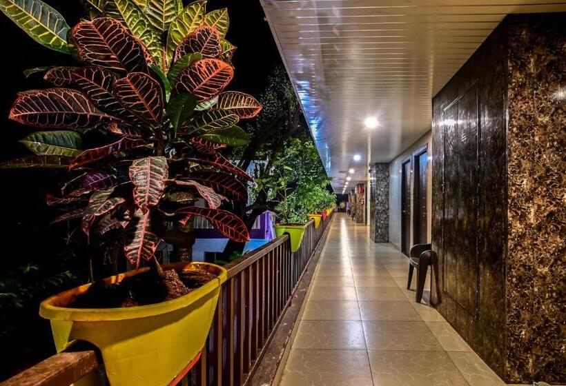 هتل De Falcon Goa Beach Resort