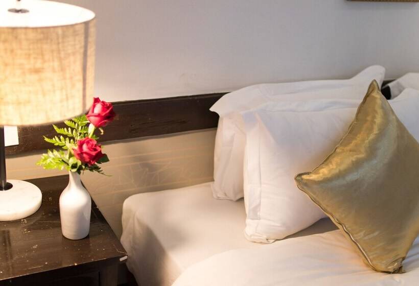 هتل E Outfitting Valley Resort