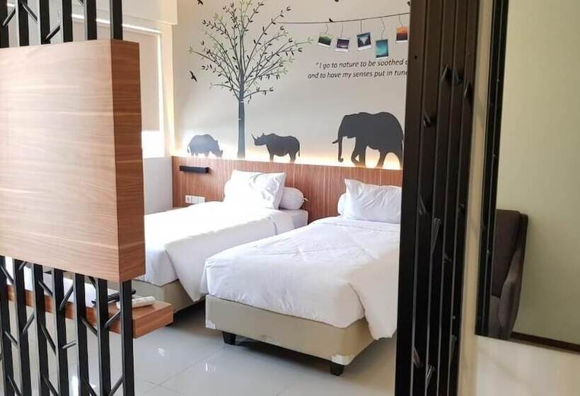 هتل Front One Resort Magelang