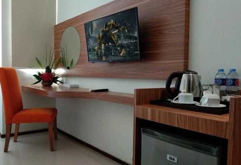 هتل Front One Resort Magelang
