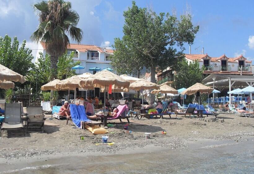 هتل Hercules Seafront Studios