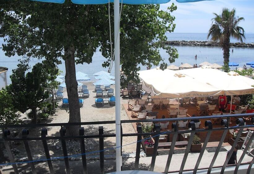 هتل Hercules Seafront Studios