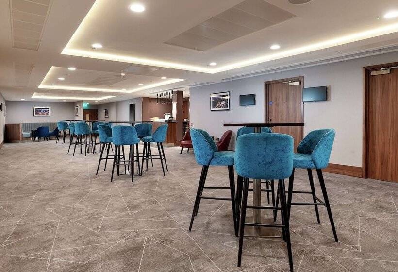 هتل Hilton Garden Inn London Heathrow Terminal 2 And 3