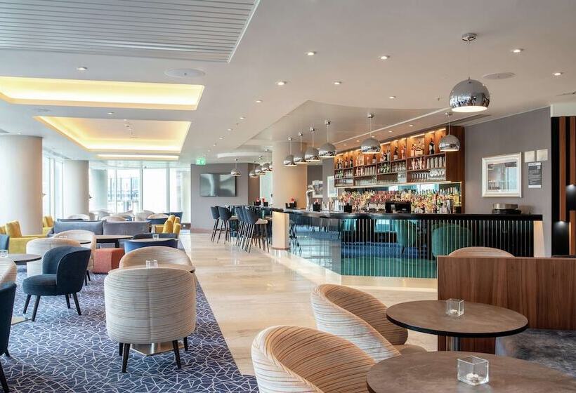 هتل Hilton Garden Inn London Heathrow Terminal 2 And 3