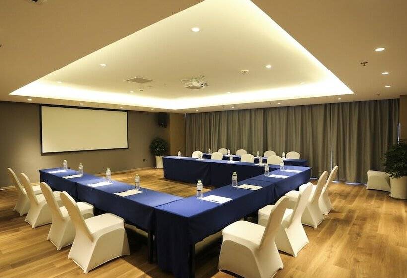 هتل Holiday Inn Express Linyi Riverside, An Ihg