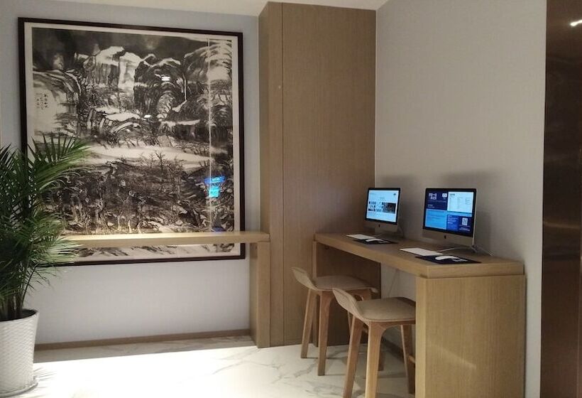 هتل Holiday Inn Express Linyi Riverside, An Ihg