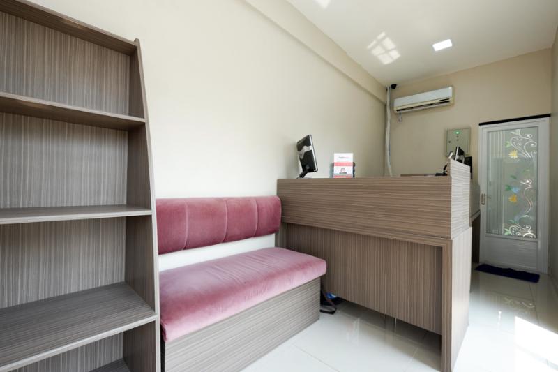Отель Reddoorz Plus Near Paragon Mall Semarang