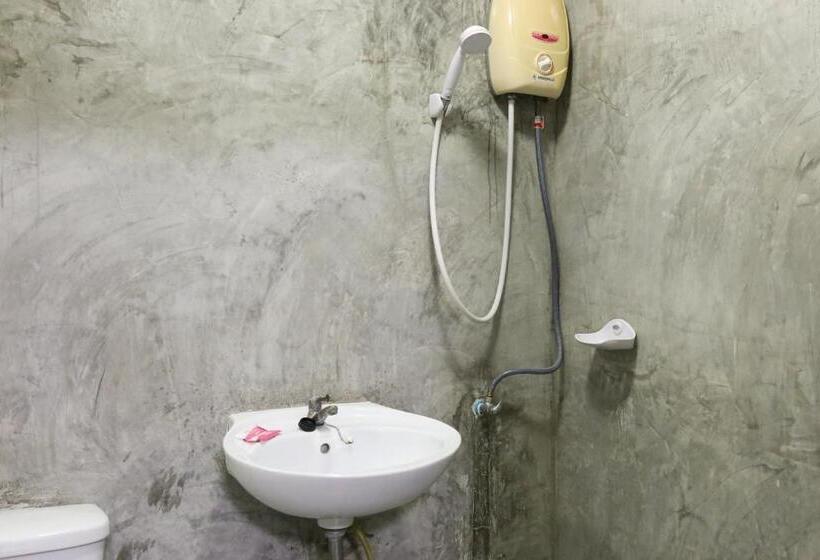 هتل Roomquest Amphawa Vaylasamran