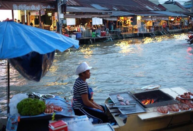 هتل Roomquest Amphawa Vaylasamran