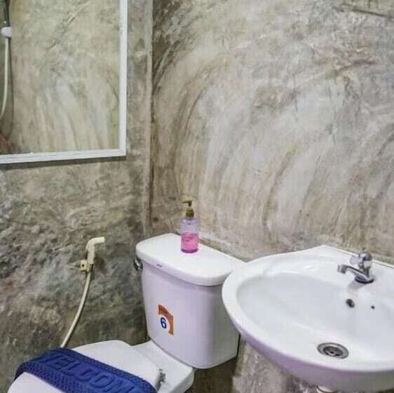 هتل Roomquest Amphawa Vaylasamran