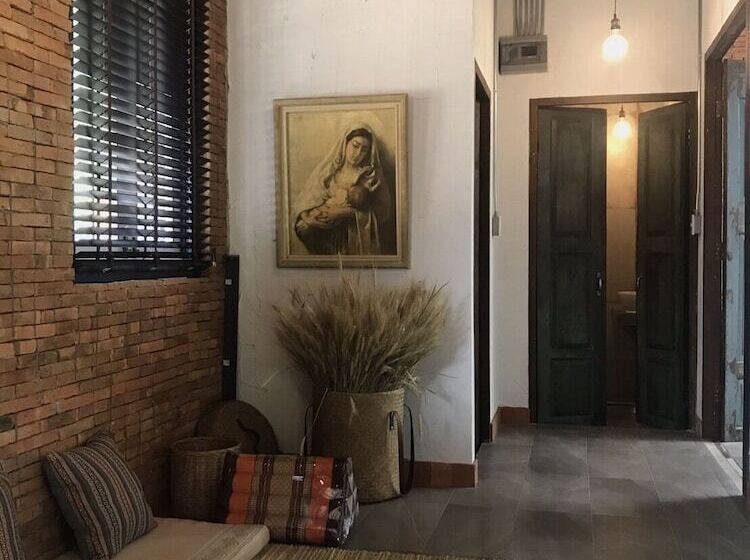 هتل Voraman Hut