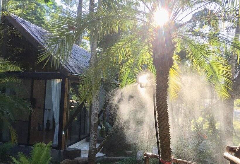 هتل Voraman Hut