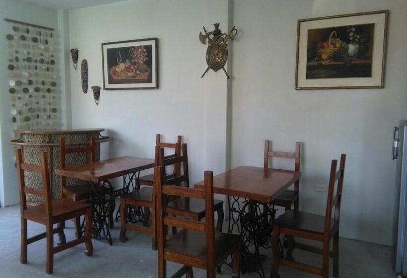 تختخواب و صبحانه Diamond Monkey Lodge