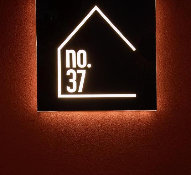 تختخواب و صبحانه No37
