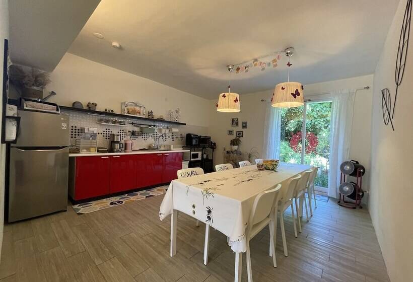 تختخواب و صبحانه One Day Ocean Villa