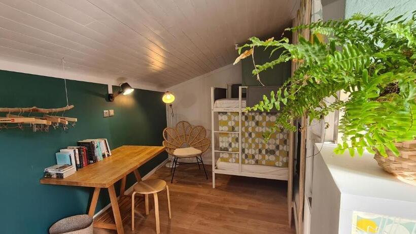تختخواب و صبحانه Wood N Sea Surf Lodge   Auberge De Jeunesse