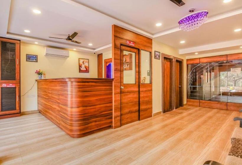 فندق Candolim Grande