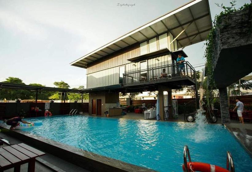 فندق Kluang Container Swimming Pool