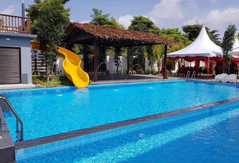 فندق Kluang Container Swimming Pool
