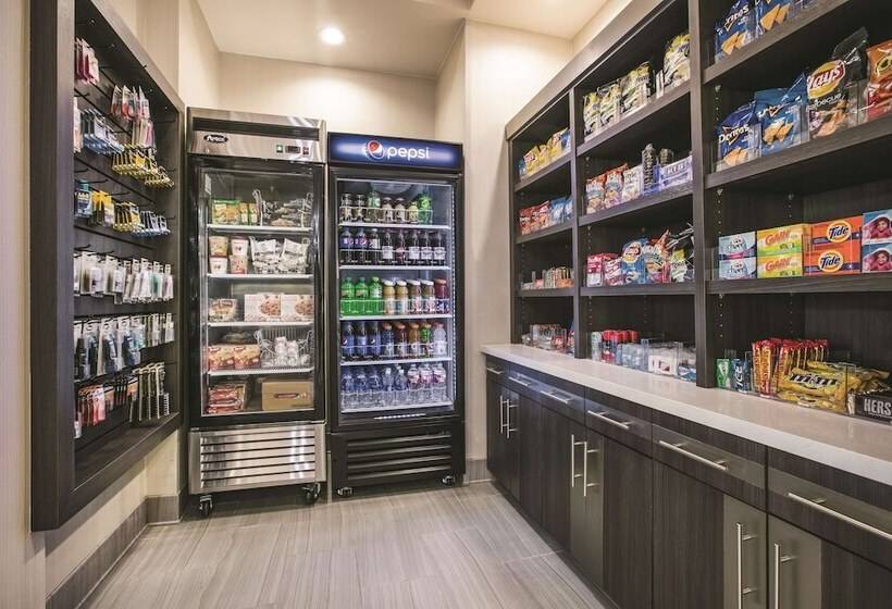 هتل La Quinta By Wyndham Dallas   Richardson