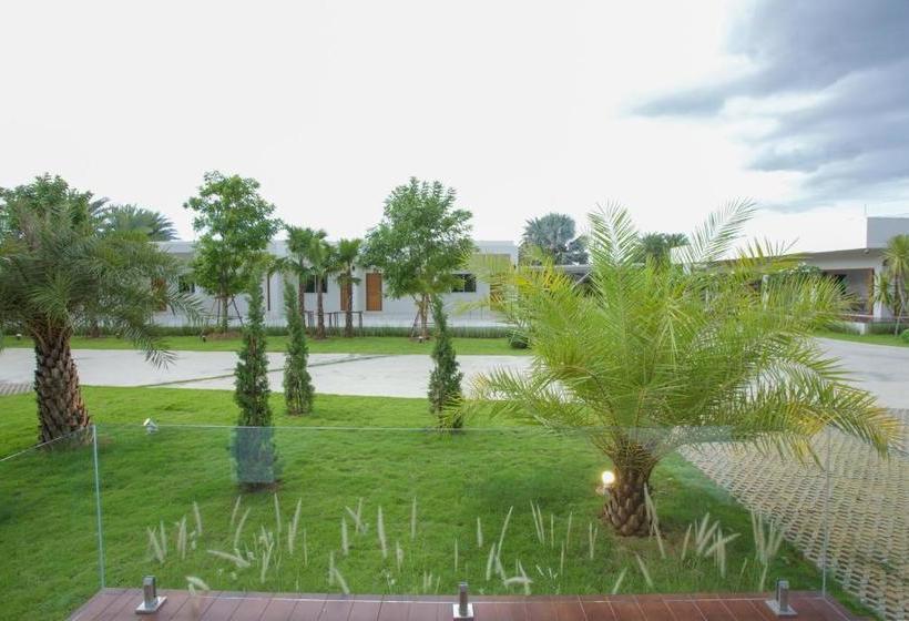 استراحتگاه West View Villa