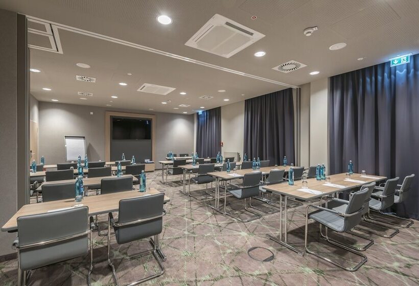 هتل Holiday Inn   Hamburg   Berliner Tor, An Ihg