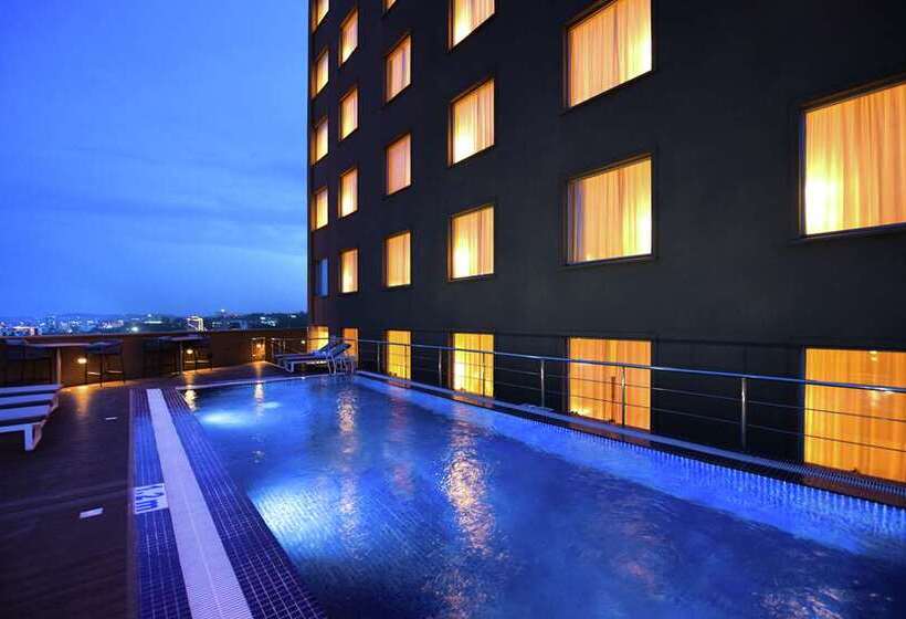 هتل Hilton Garden Inn Kampala