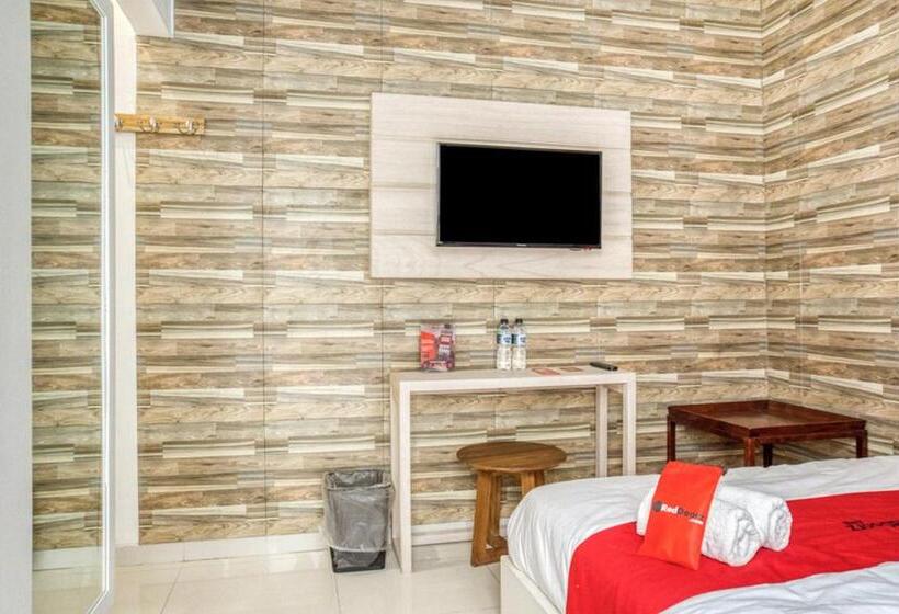 Отель Reddoorz Syariah Near Taman Pelangi Jogja 2